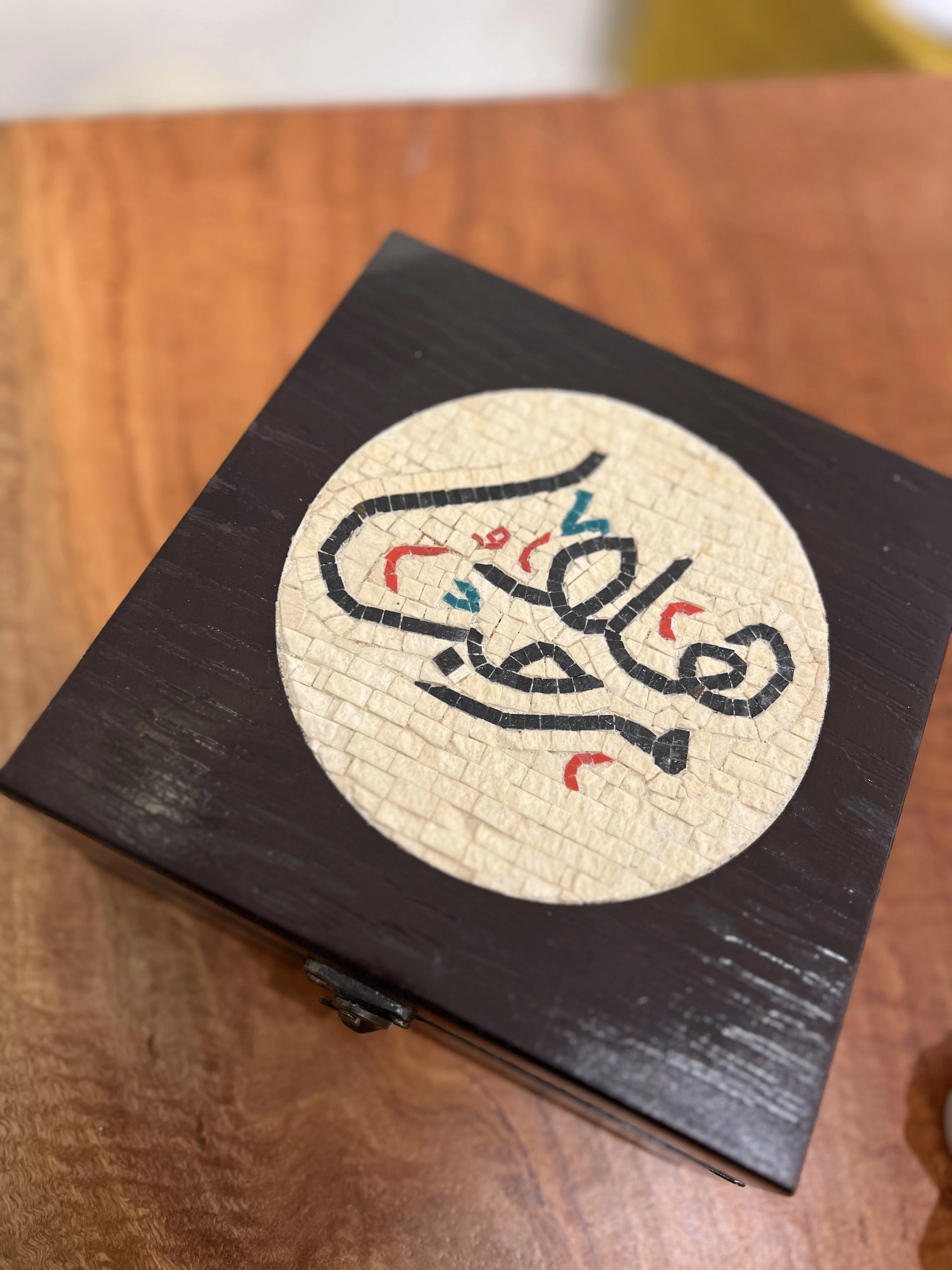 صندوق خشبي - فسيفساء